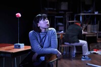 タカハ劇団 第15回公演「僕らの力で世界があと何回救えたか」より。（撮影：深沢飛鳥）