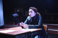 タカハ劇団 第15回公演「僕らの力で世界があと何回救えたか」より。（撮影：深沢飛鳥）