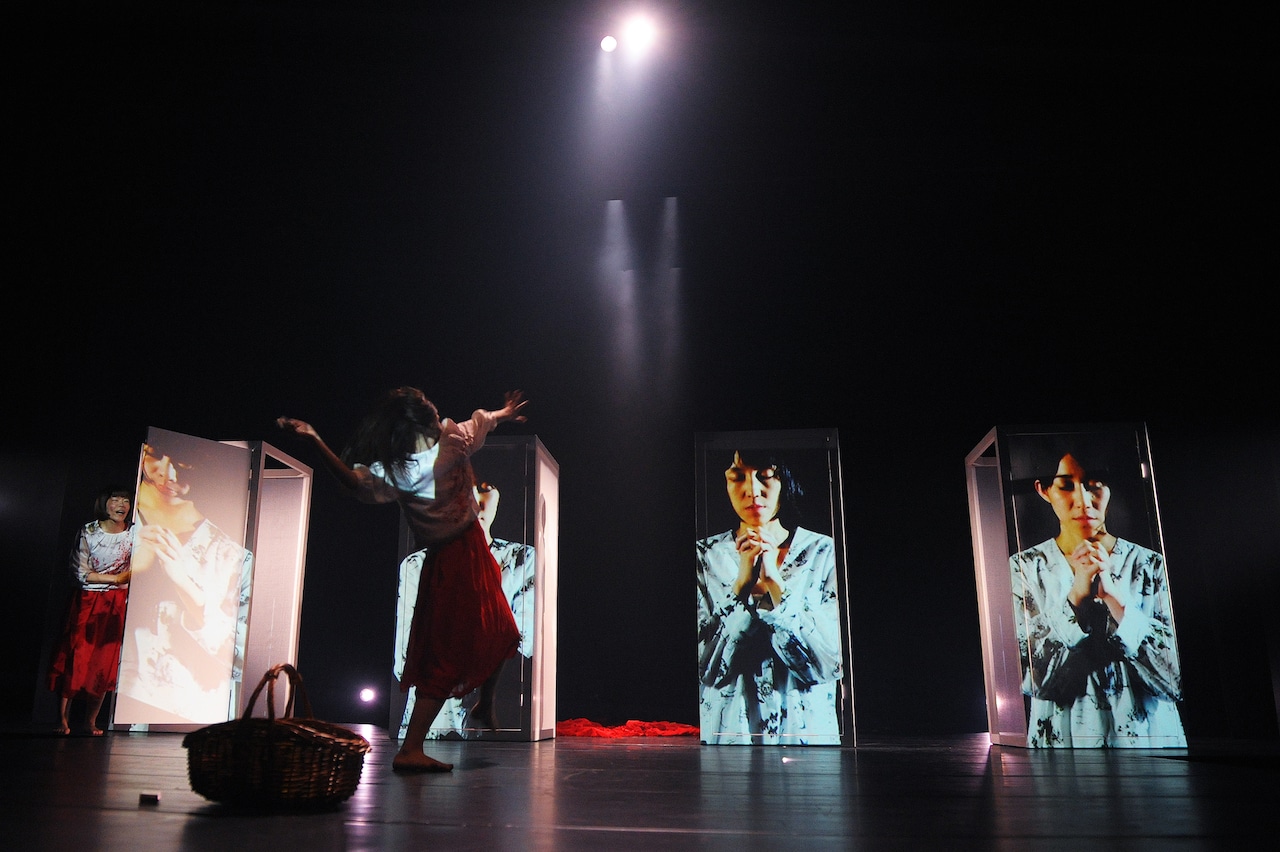 Nibroll新作開幕、矢内原美邦「醜く、そうして美しく、切なく、汚く」