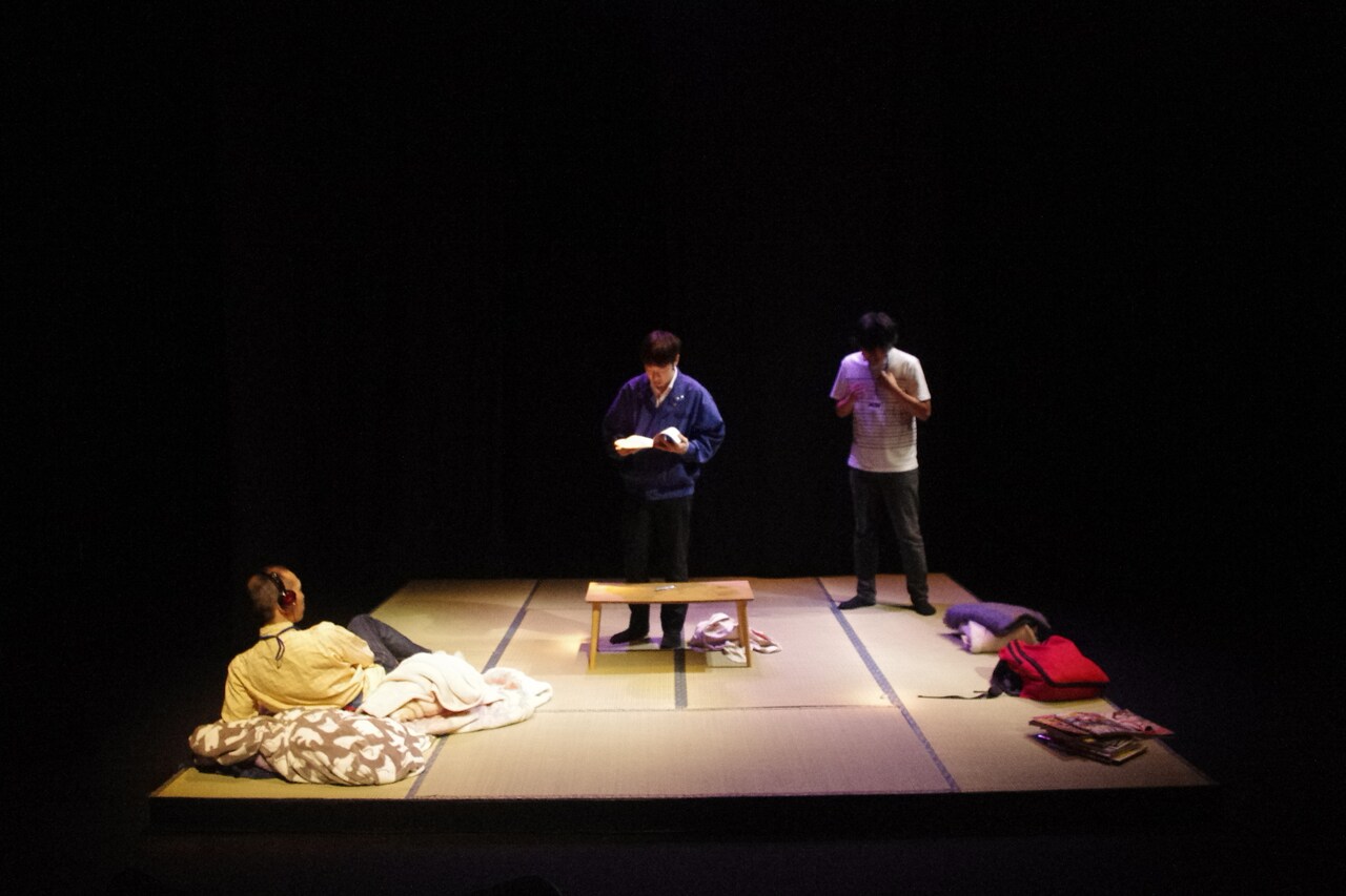 舞台は真夜中の休憩室、コトリ会議初の福岡公演がスタート