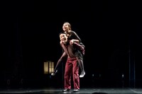 木ノ下歌舞伎「糸井版 摂州合邦辻」より。（撮影：東直子）