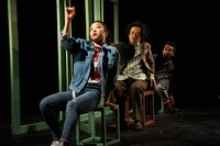 カンパニーデラシネラ「見立てる」より。（撮影：鈴木穣蔵）