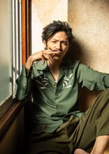 「デジタル原色美男図鑑 上田堪大『KANDAI』」（文藝春秋）より。（撮影：松田忠雄）