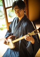 「デジタル原色美男図鑑 上田堪大『KANDAI』」（文藝春秋）より。（撮影：松田忠雄）