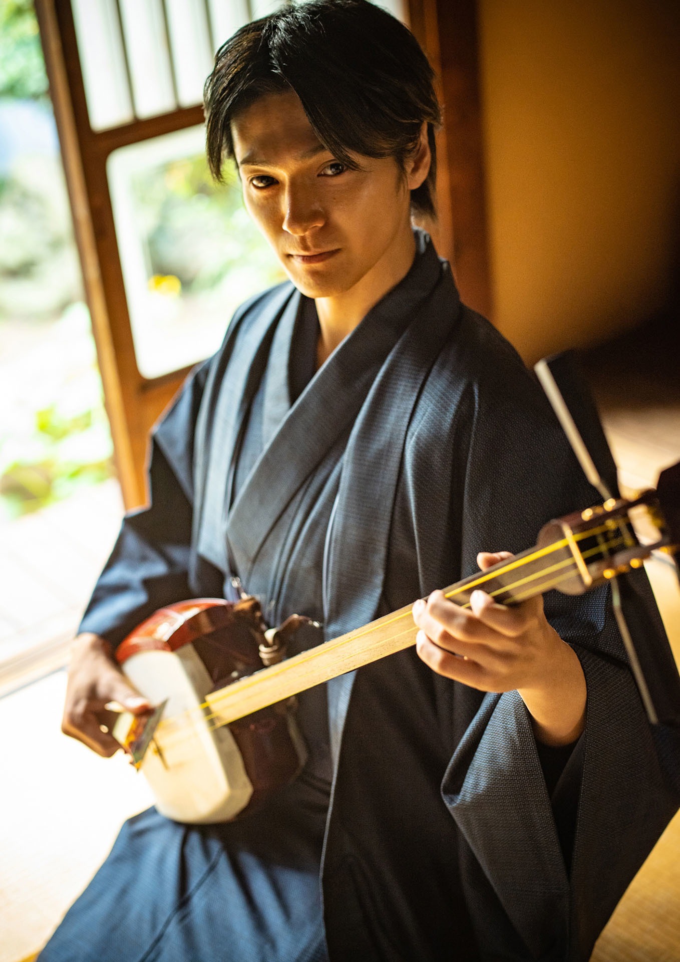 「デジタル原色美男図鑑 上田堪大『KANDAI』」（文藝春秋）より。（撮影：松田忠雄）