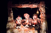 おぼんろ 第17回本公演「ビョードロ～月色の森で抱きよせて～」より。（Photo by MASA）