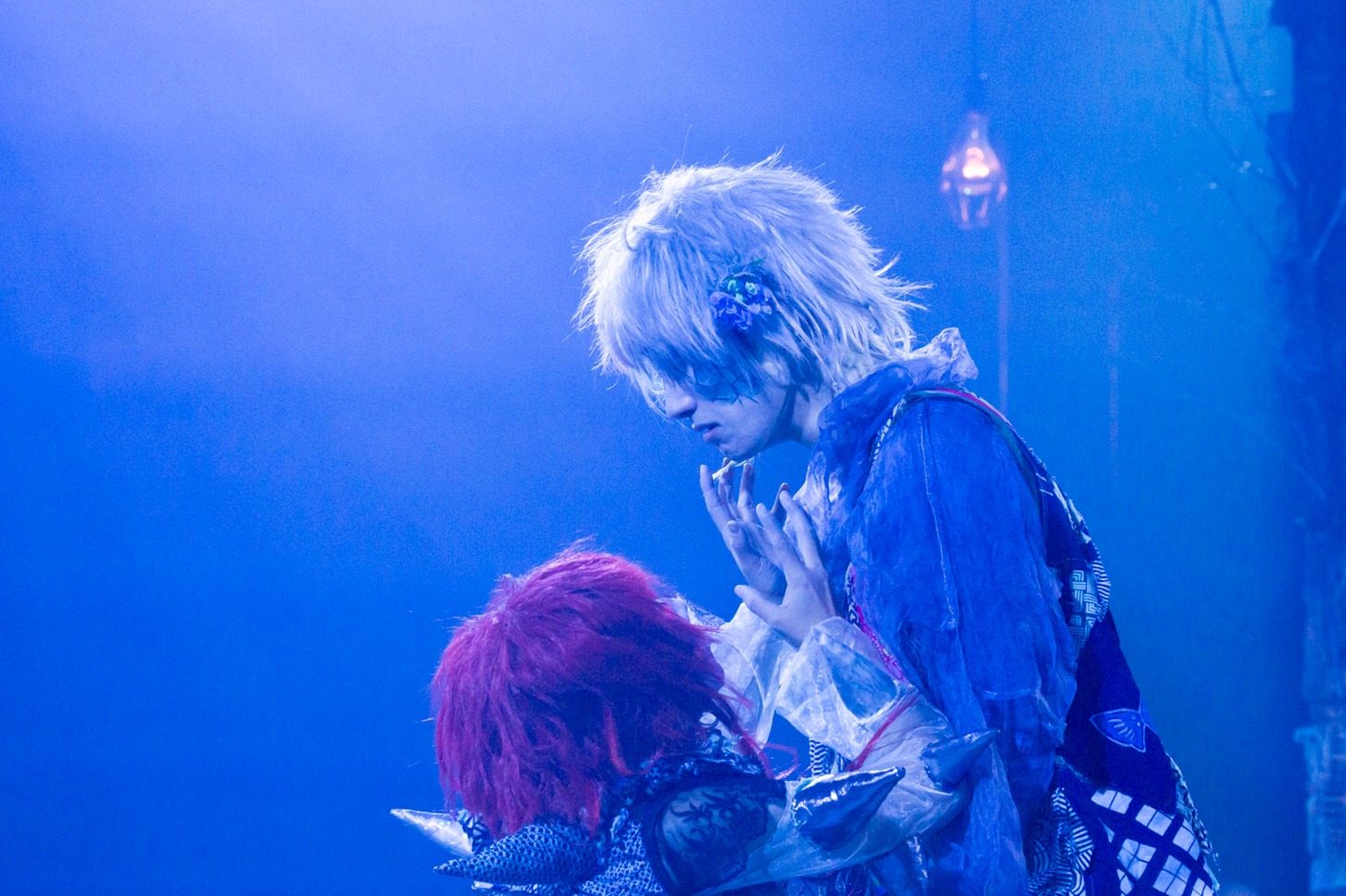 おぼんろ 第17回本公演「ビョードロ～月色の森で抱きよせて～」より。（Photo by MASA）