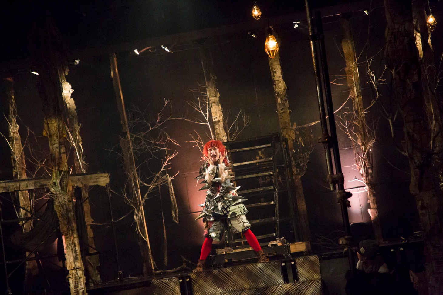 おぼんろ 第17回本公演「ビョードロ～月色の森で抱きよせて～」より。（Photo by MASA）