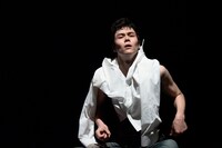 神田初音ファレル「社会の窓」より。（撮影：松本和幸）