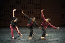 下村唯「亡命入門：夢ノ国」より。（撮影：塚田洋一）