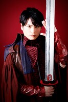 友常勇気扮するレオンハルト。