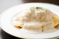 創作料理「まいもんや」のオムライス。