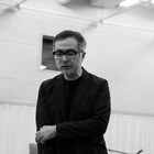 思いが歌になる、岩井×前野×松尾の音楽劇「世界は一人」稽古中