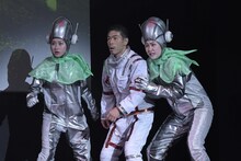 「松本利夫ワンマンSHOW『MATSUぼっち06』‐STARS‐」東京公演より。（撮影：塩崎亨）