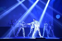 「松本利夫ワンマンSHOW『MATSUぼっち06』‐STARS‐」東京公演より。（撮影：塩崎亨）