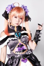 錦織めぐみ扮するアヤ。