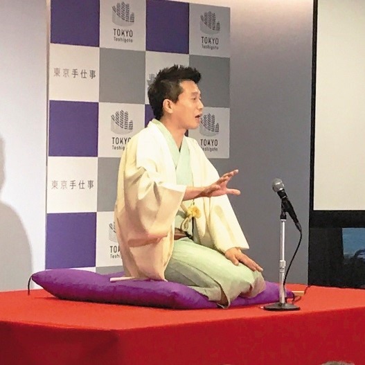 落語高座一席の様子。