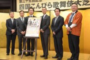 左から松竹の安孫子正副社長、市川中車、中村七之助、中村勘九郎、中村扇雀、琴平町長の片岡英樹。