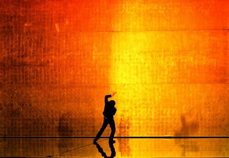 東京二期会オペラ劇場「金閣寺（新制作）」より。（写真提供：公益財団法人東京二期会 / 撮影：三枝近志）