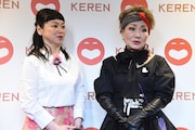 未知やすえ(左)と末成由美(右)。