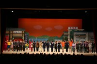 COOL JAPAN PARK OSAKA こけら落とし公演「『さんま・岡村の花の駐在さん』～駐在さんが復活って、そんなアホなことあるか、それはないやろ…ホンマや!!～」より。