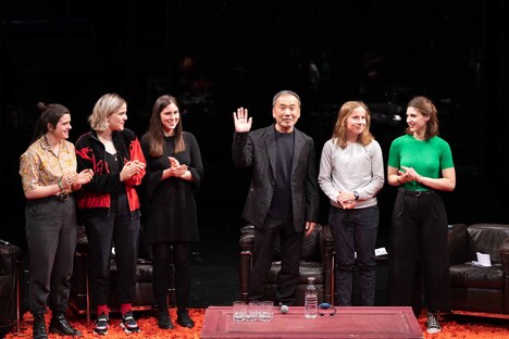 「海辺のカフカ」仏公演千秋楽、村上春樹も登壇「蜷川幸雄氏との記憶と共に」