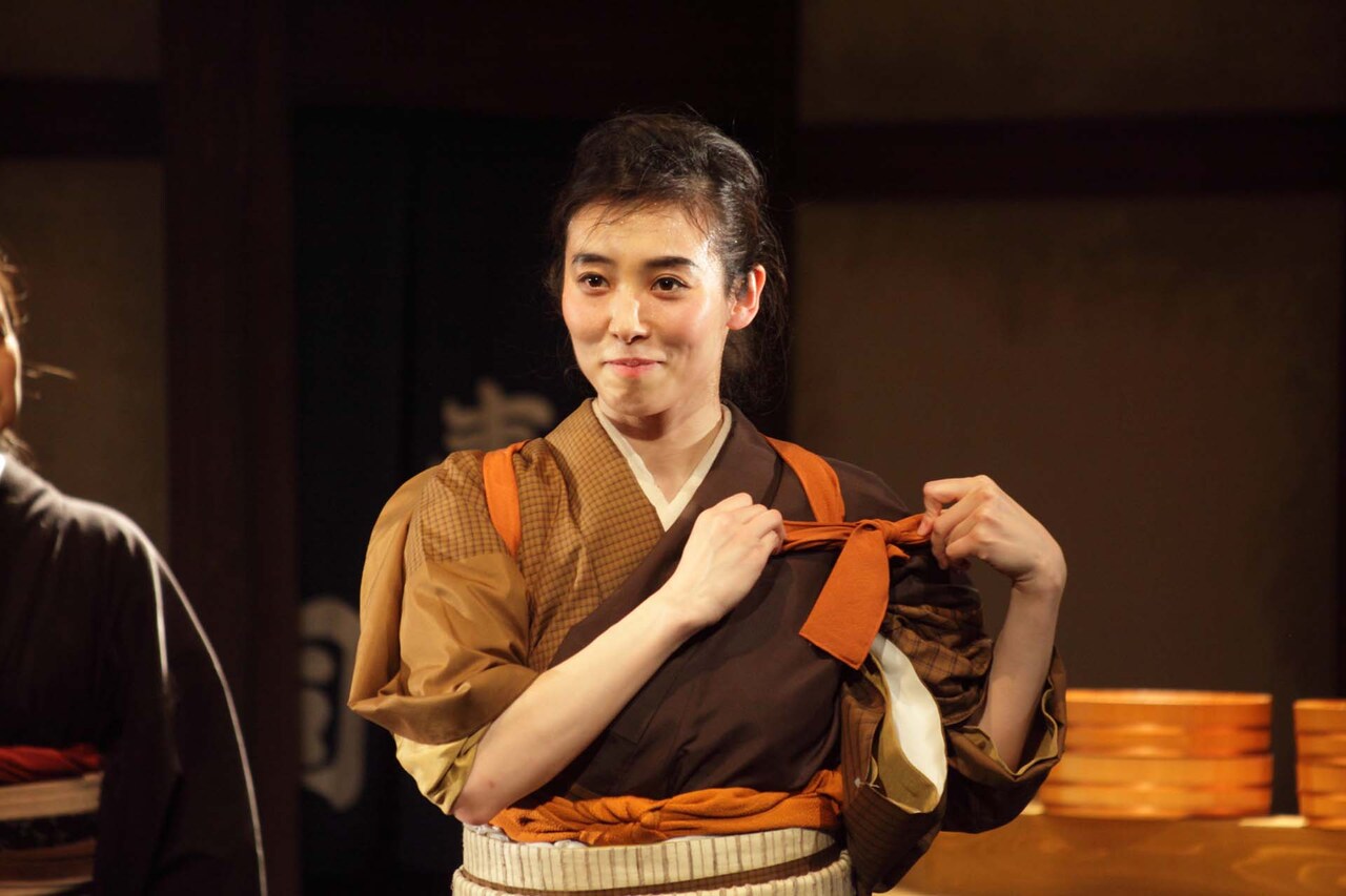 鳳恵弥が寿司屋の女性店主演じる「こと～築地寿司物語」完全版を上演