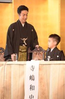 左から尾上菊之助、寺嶋和史。