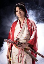 矢崎広扮する望月八弥斗。