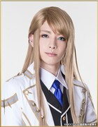 與座亘扮するバルドル・フリングホルニ。