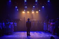 椿組2019年春公演「かくも碧き海、風のように」より。（撮影：吉乃由夏）