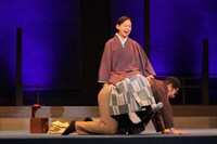 俳優座劇場プロデュースNo.106「音楽劇 母さん」より。（撮影：飯田研紀）