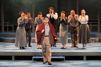 俳優座劇場プロデュースNo.106「音楽劇 母さん」より。（撮影：飯田研紀）