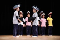 青森県立青森中央高校演劇部による「藍より青い海」より。（撮影：西澤勝）