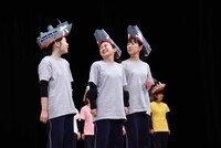 青森県立青森中央高校演劇部による「藍より青い海」より。（撮影：西澤勝）