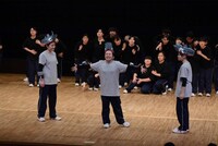 青森県立青森中央高校演劇部による「藍より青い海」より。（撮影：西澤勝）