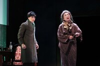 文学座「寒花」より。（撮影：宮川舞子）