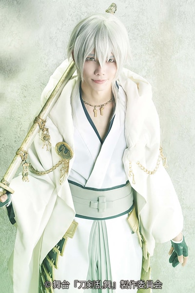 健人扮する鶴丸国永。