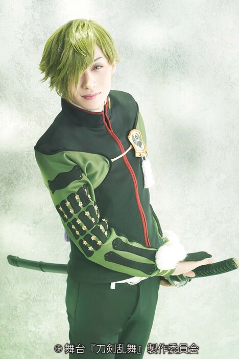 前山剛久扮する鶯丸。