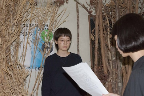 篠田千明×BARRAK「イスラ!イスラ!イスラ!」より。(撮影:石田祐規 / 渋都市)