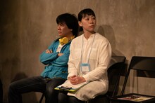 小松台東“east”公演「仮面」より。（撮影：保坂萌）