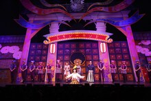 「愛のレキシアター『ざ・びぎにんぐ・おぶ・らぶ』」ゲネプロより。（撮影：渡部孝弘）