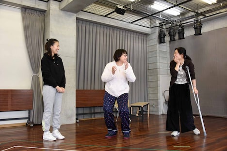 ベッド＆メイキングス 第6回公演「こそぎ落としの明け暮れ」稽古の様子。（撮影：露木聡子）