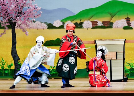 「戻駕色相肩」より。(c)松竹株式会社