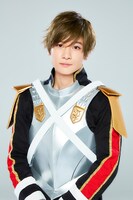 坂下陽春扮するサンバン。