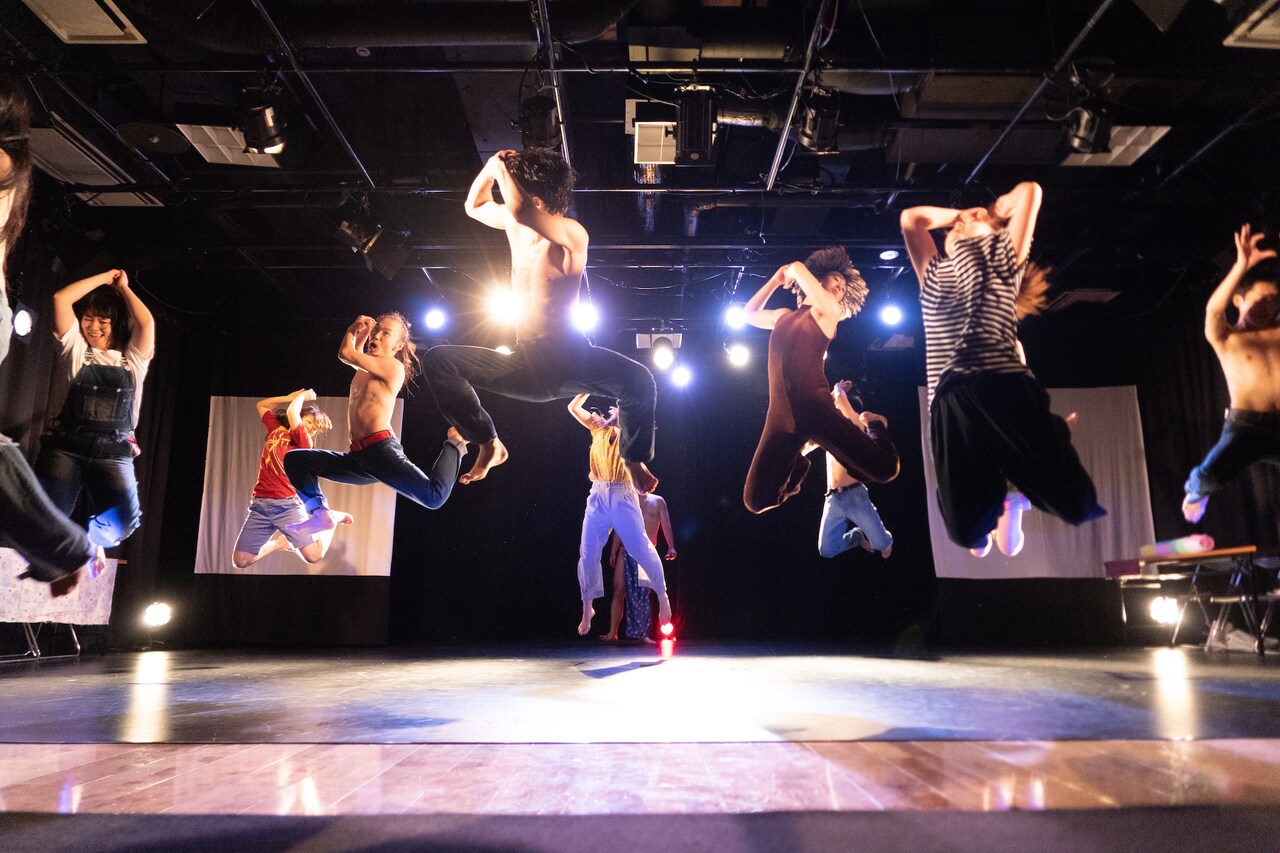 「薄い書を捨てよ、町へでよう」開幕、団長の叫び「オニクを止めるな！」