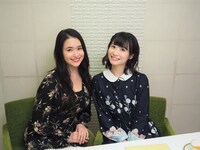 左から小南満佑子（左）、唯月ふうか（右）。