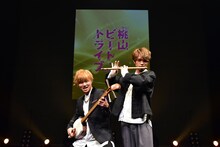 左から山本亮太（宇宙Six / ジャニーズJr.）、原嘉孝（宇宙Six / ジャニーズJr.）。