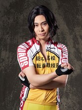 鯨井康介扮する手嶋純太。