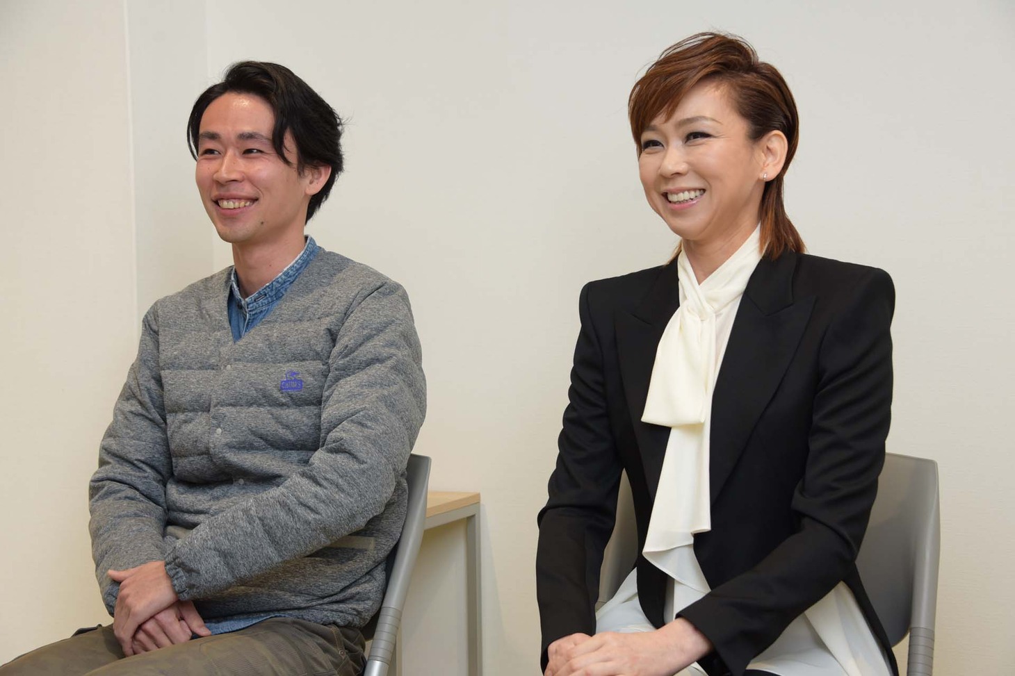 左から永野拓也、湖月わたる。